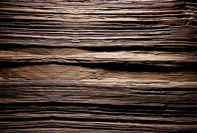 Holz in Form Reliefplatten 2468 Spalt linear, Nussbaum antik